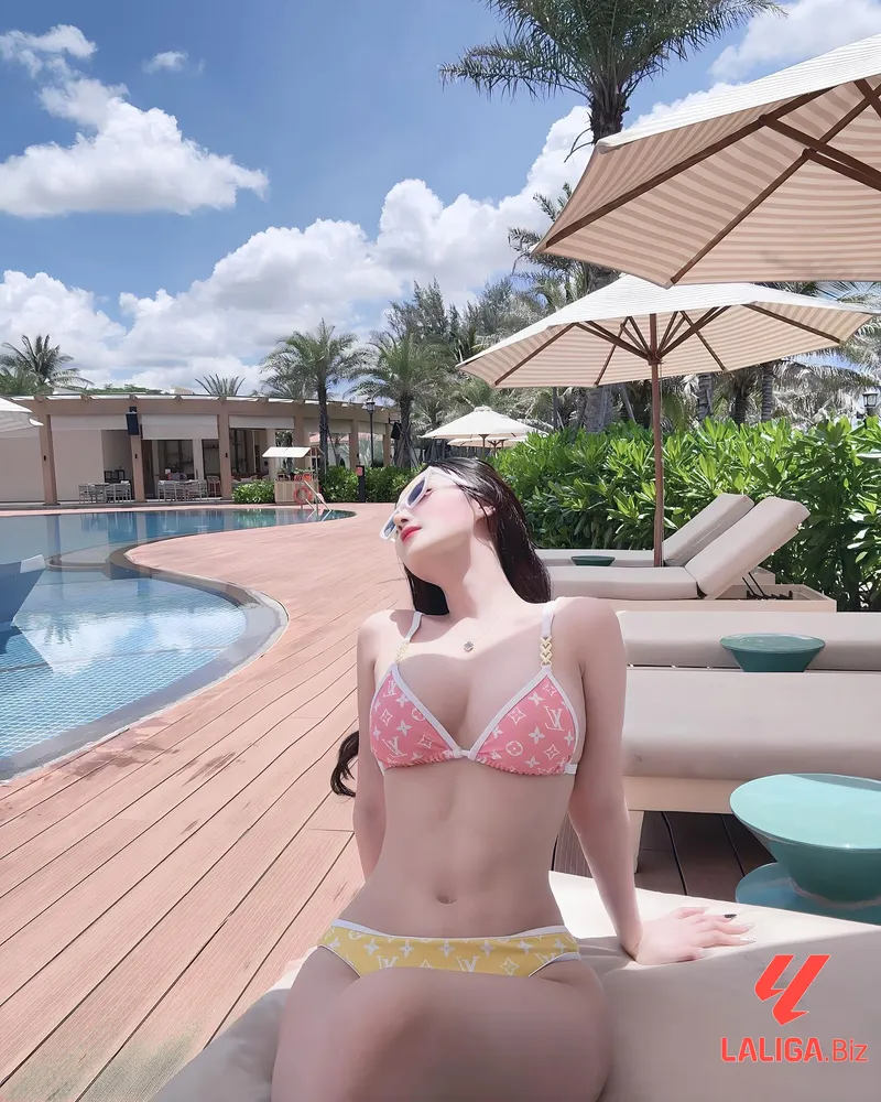 Hot girl Phan Ngọc Anh Thư mặc bikin 4