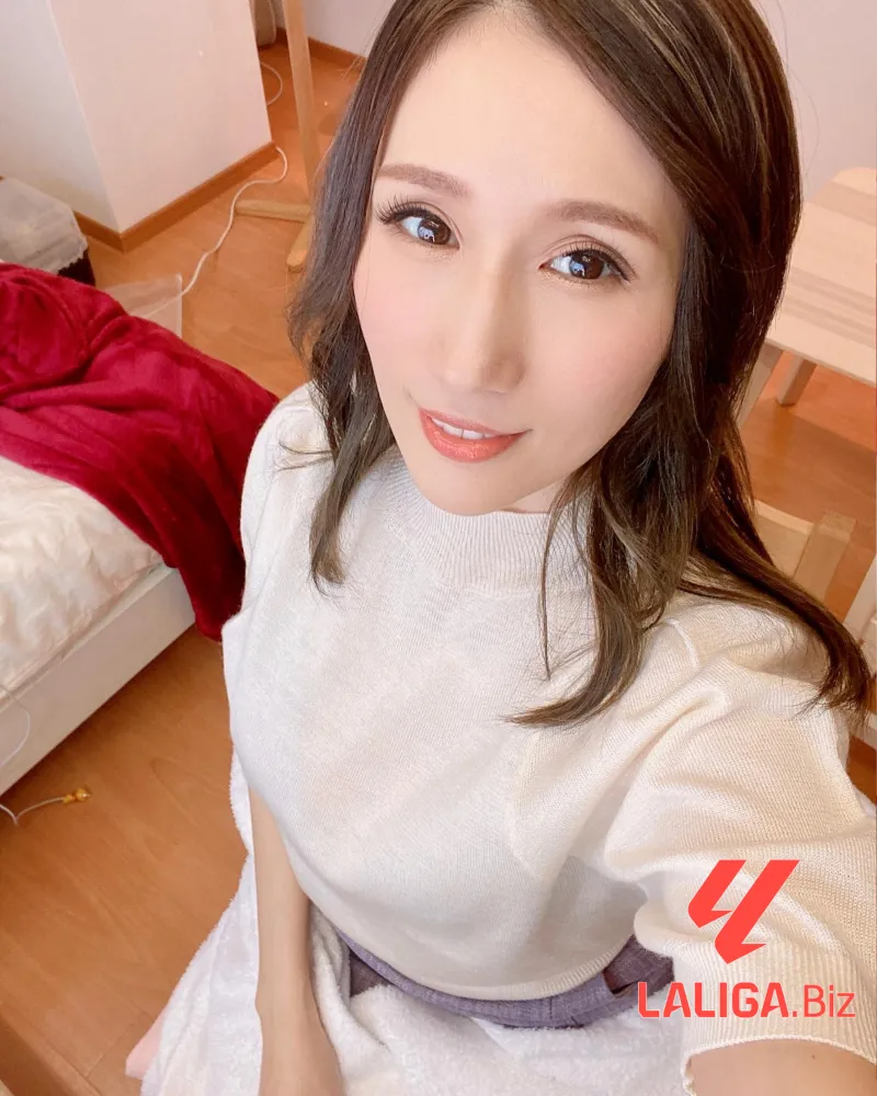 Cô nàng diễn viên Julia Kyoka sexy xinh đẹp gợi cảm 